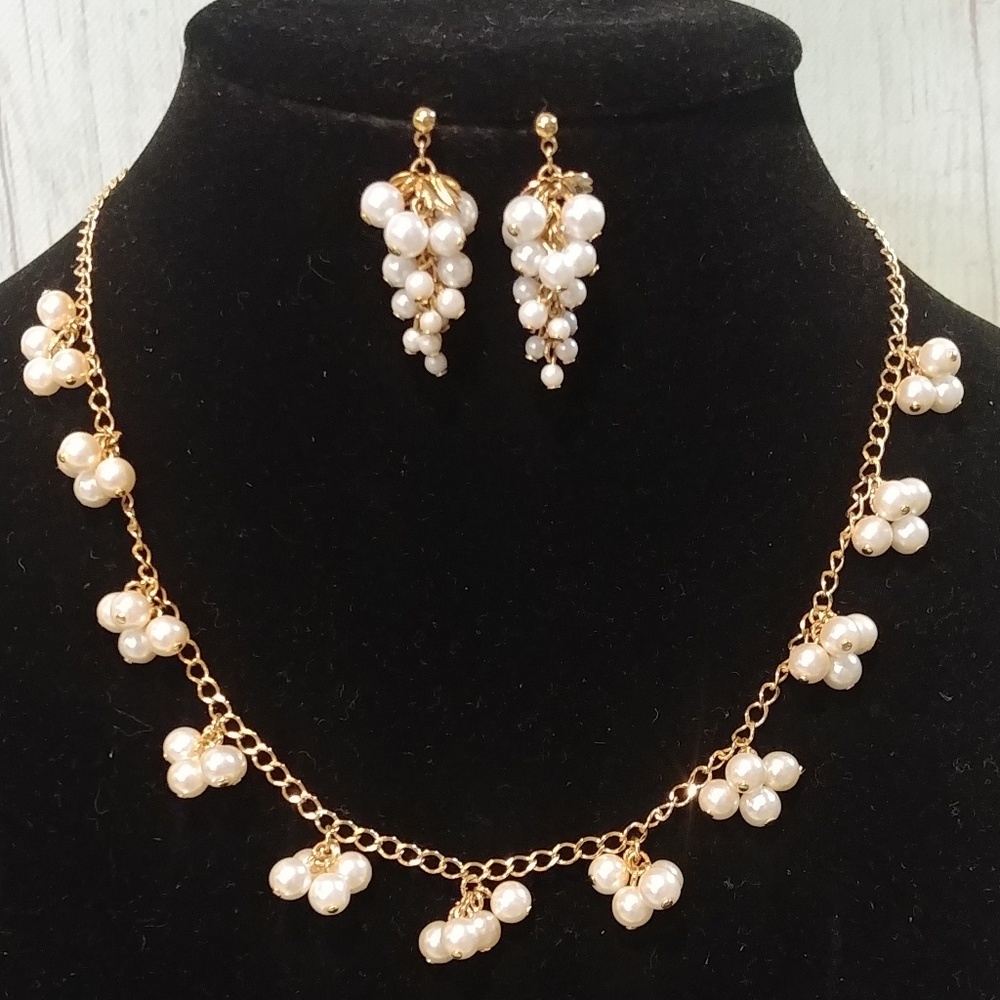 Vintage Pearl Like 3 Piece Necklace/Earrings/Brac.
